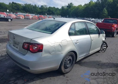 2010 Volkswagen Jetta Limited Edition z USA, uszkodzony, nr VIN 3VWRZ7AJ7AM158036